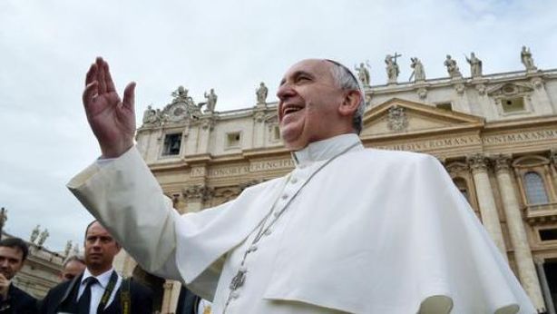 Papa Francesco avvia Spending Review e santi low cost