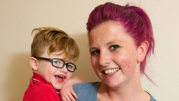 Malattie: il bambino che non riesce a smettere di sorridere