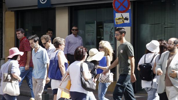 Grecia: alert Fitch su banche, impennata spread e tassi