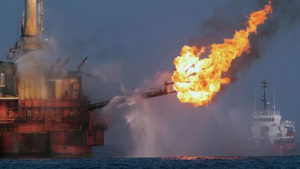 Petrolio verso perdita settimanale del 5%