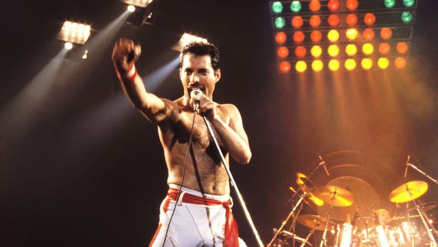 Al via l’asta record dei cimeli di Freddie Mercury. Gli oggetti più costosi