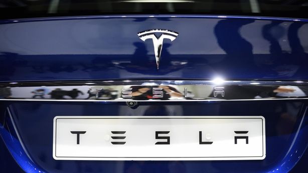 Tesla: dopo i dipendenti, tocca ai prezzi. Sforbiciata in Usa, Cina e Ue