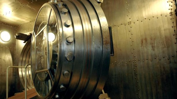 Tutto per le banche. Governo anticipa regalo, Unicredit e Intesa festeggiano