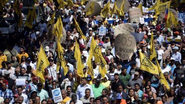 Venezuela: proteste anti Maduro che teme colpo di stato
