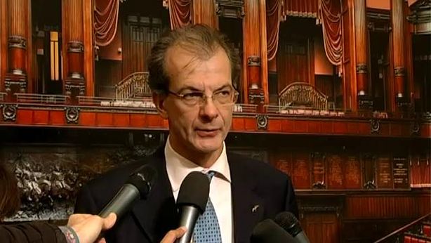 Caos Idv: “Di Pietro scodinzola dietro a Grillo, serve un congresso”