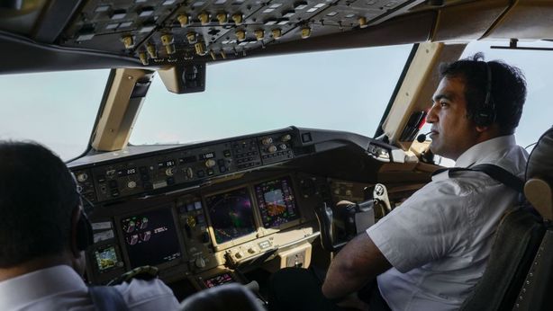 Ita: stipendi dimezzati rispetto ad Alitalia. Quanto guadagnano piloti e hostess