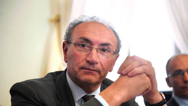 Unicredit: “Accettabile confisca risparmi per salvare banche”