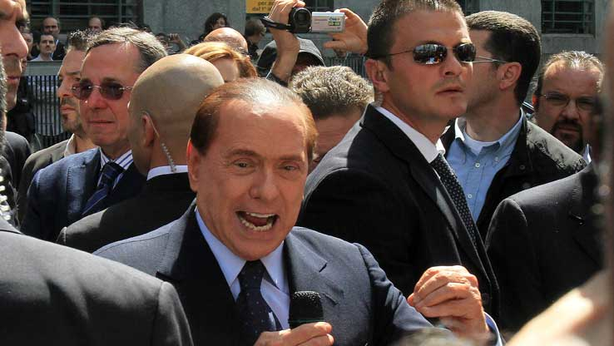 Di Pietro denuncia Berlusconi