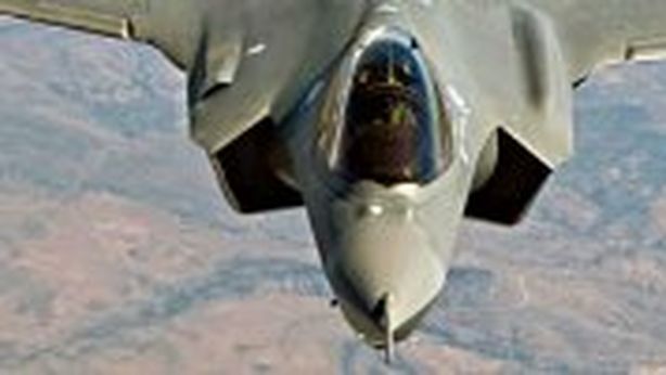 Dario Fo al ministro Pinotti: “F35 bidoni, non servono altre inchieste”