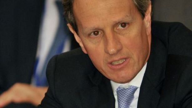 Geithner: “Alziamo il tetto del debito Usa all’infinito”