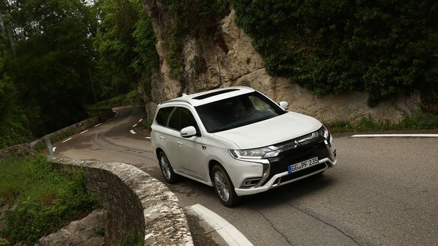 Semaforo verde per Koelliker, il rilancio passa anche dalle auto elettriche