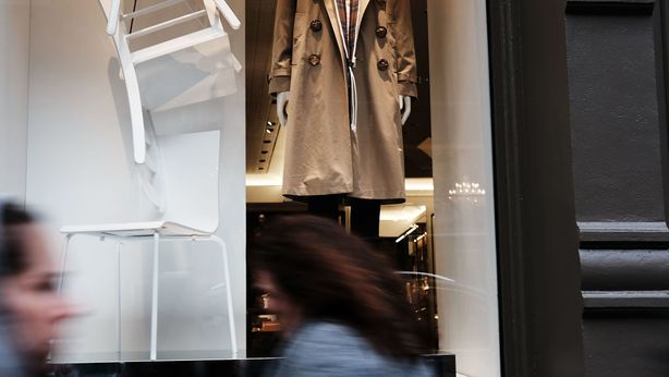 Burberry shock: bruciati 20mila trench. Strategia aziendale