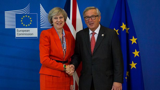 Theresa May sulla Brexit: vorrei rimanere ma non posso
