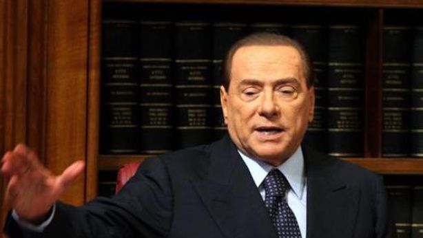 Berlusconi impazzito: “Cominciamo a stampare euro con la nostra Zecca”