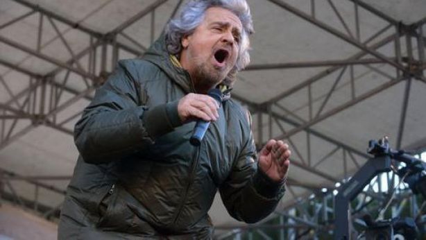 Grillo sconfessato: M5S vota contro reato clandestinità