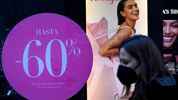 Saldi, i nuovi contagi da Covid frenano la corsa ai consumi