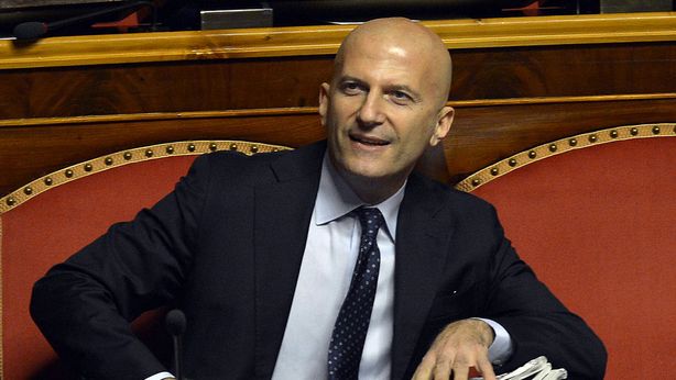 Minzolini salvato con i voti del PD. M5S: “Voto di scambio”