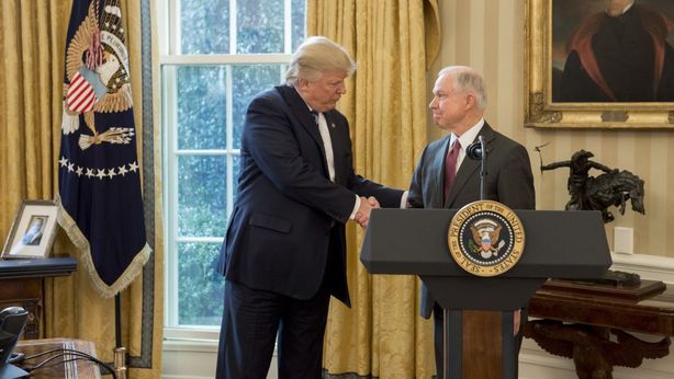 Russia-gate: caso Sessions, è spettro impeachment su Trump