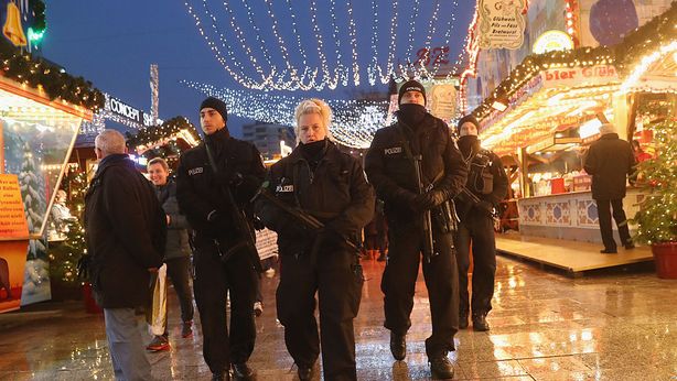 Attentato a Berlino, killer ucciso a Milano