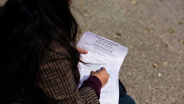 Truffa del reddito di cittadinanza, vanno all’estero per incassarlo due volte