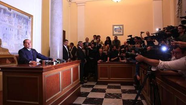 Pdl a un passo da scissione. Berlusconi riesuma Forza Italia, Alfano come Fini