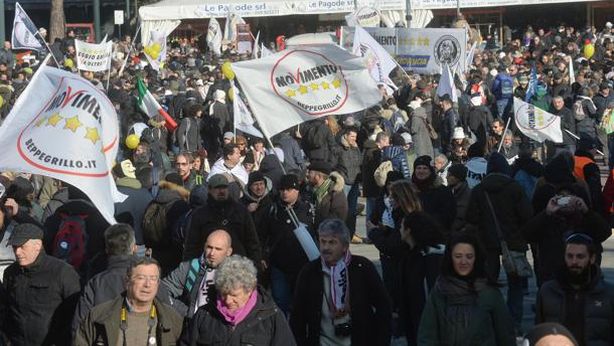 “Impeachment per Napolitano”. Grillo a Genova al terzo V-day