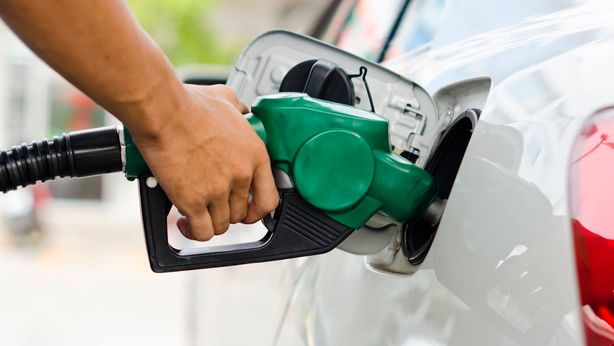 Caro benzina, gli italiani fanno il pieno nei paesi limitrofi