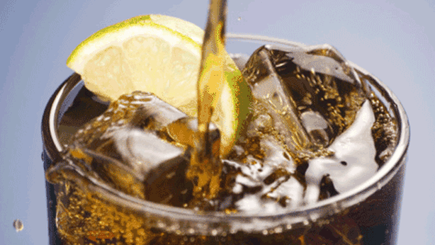 Diet soda: la peggiore bibita in assoluto. Si finisce con il mangiare di più