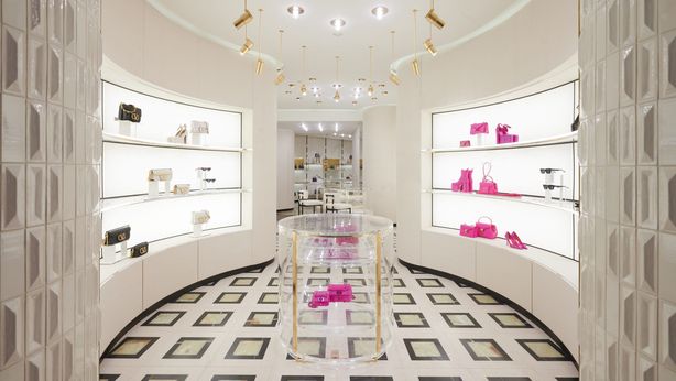 Valentino presenta i nuovi concept store
