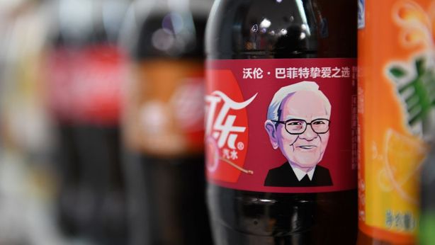 Warren Buffett: a 91 anni si apre alla tecnologia. I titoli in portafoglio