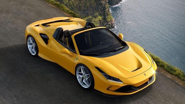 La Ferrari alza il velo sulla F8 Spider