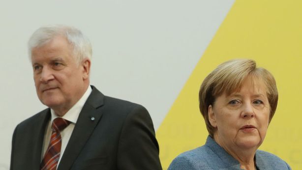 Migranti mettono in bilico Merkel: ministro Interni minaccia tenuta governo