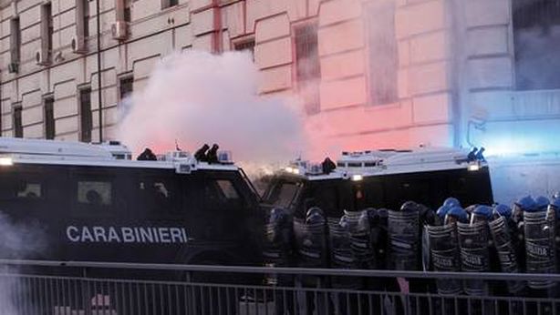 Proteste contro i ministeri. Tende a Porta Pia