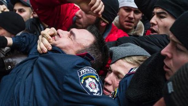 Ucraina: blitz separatista in Crimea, occupato Parlamento