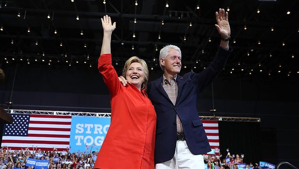 Hillary Clinton: accuse di spergiuro come fu per Bill