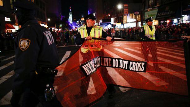 Attacco a Manhattan: furgone investe la folla, otto morti