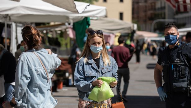 Italiani pessimisti sul futuro, oltre la metà delle famiglie teme perdita lavoro