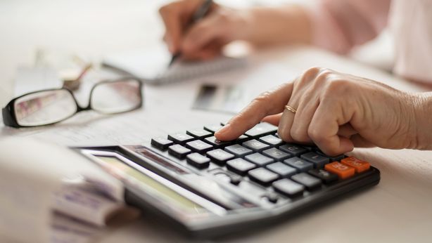Gap pensionistico di genere: ecco quanto costa il sommerso per la cura della famiglia