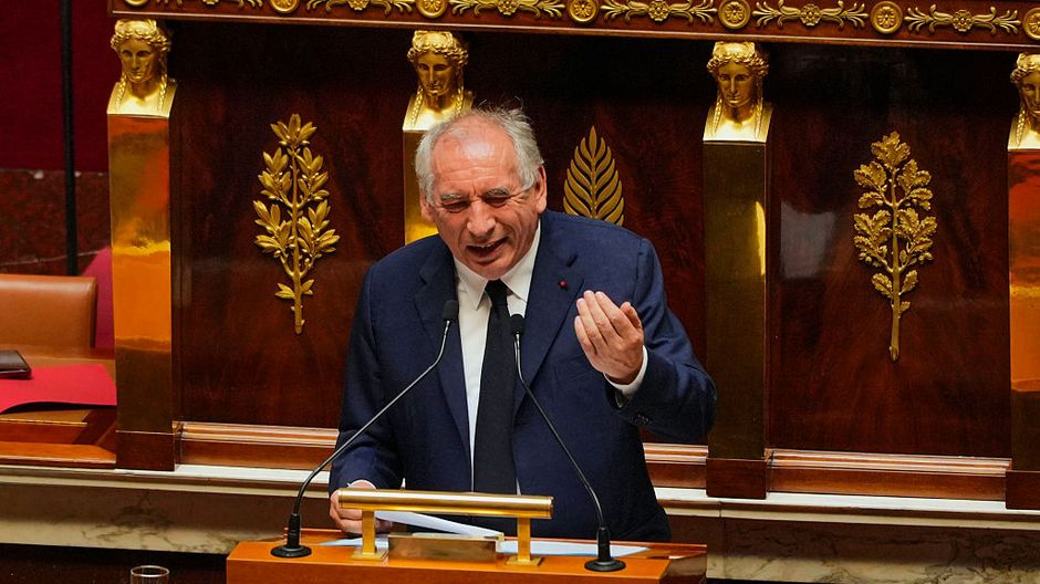 Francia: governo Bayrou travolto dalla manovra e dal debito pubblico. Prospettive per gli investitori