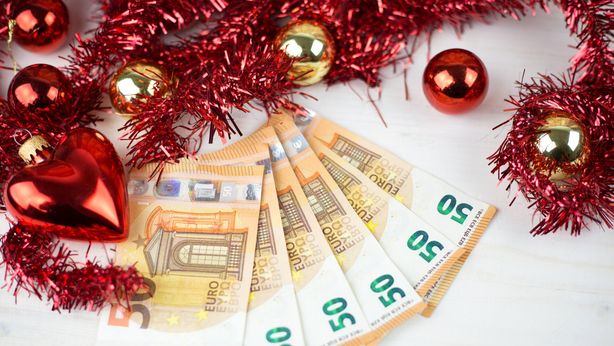 Natale: Governo prepara l’extra-cashback, rimborsi fino a 150 euro per lo shopping