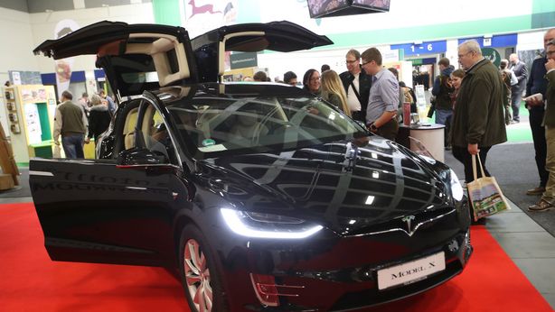 Credit Suisse, una ricerca dell’istituto svizzero evidenzia pregi e difetti di Tesla