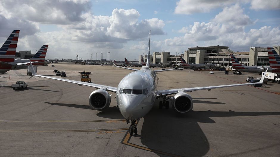 Boeing fa sospendere voli del 777 dopo incidente a Denver