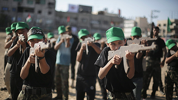 Hamas inaugura i campus estivi del “terrore”