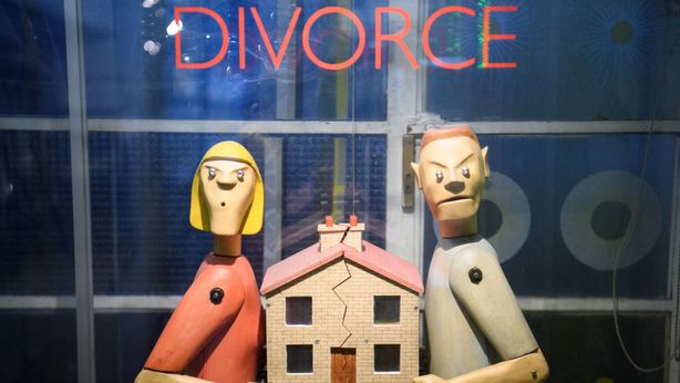 Divorzio: cosa fare se l’ex coniuge si accaparra tutto o svuota il conto corrente cointestato