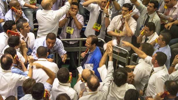 Borsa Milano in rialzo. Petrolio, si smorzano subito scommesse su Opec