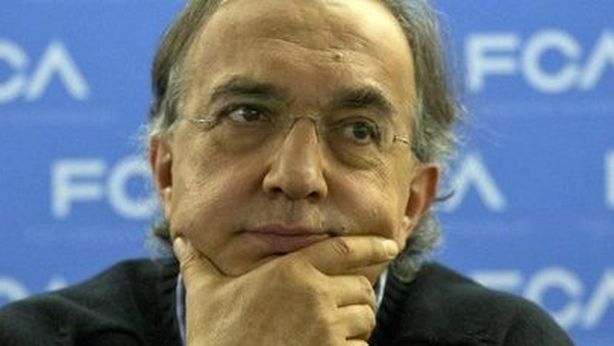 Borsa Milano chiude in calo, Luxottica fino a -10%