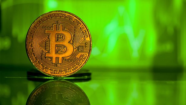 Bitcoin scivola del 30% dai massimi: il copione si ripete. Possibilità di un rimbalzo?