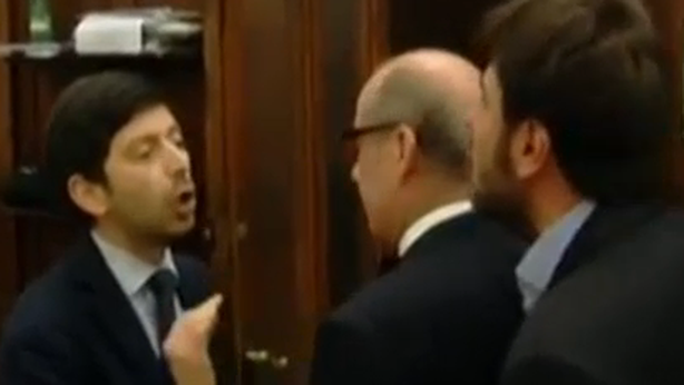 Scontri e insulti in aula per bloccare decreto Imu Bankitalia