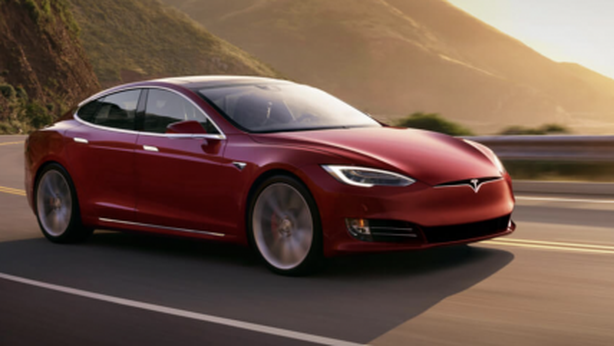 Bye bye Tesla, nel 2024 la regina delle vendite di auto elettriche sarà Volkswagen