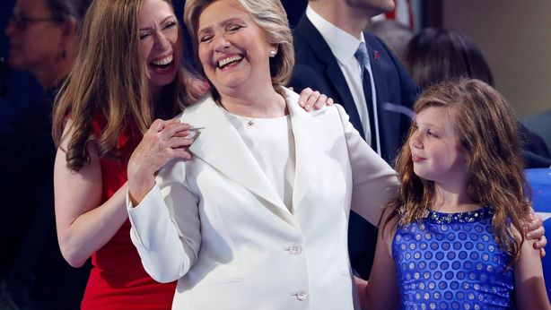 Usa, Clinton accetta la nomination: “Siamo alla resa dei conti”